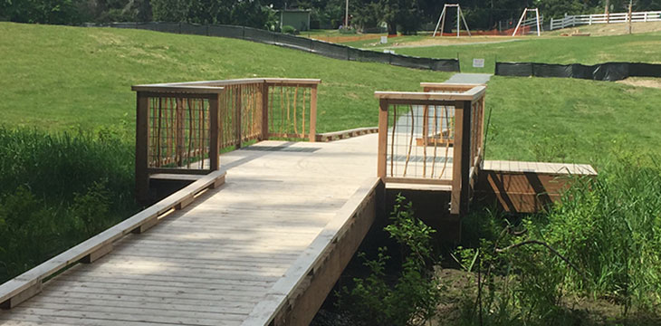 Wooden bridge for pedestrians at Big Rock Park North